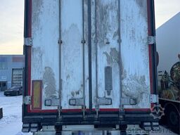 Schmitz Cargobull box semi-trailer with refrigeration/freezer unit