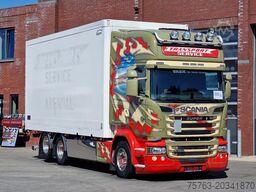 Scania R580 V8 Topline 6x2 - Box with sidedoors - Reta...