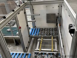 Deckelmontageanlage / Arburg 