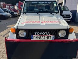 Toyota LANDCRUISER **RECOVERY TRUCK-WINCH**