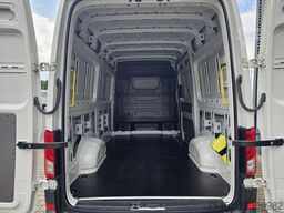 VW Crafter 35 Kasten MR Holzladeboden TEMPOMAT PDC