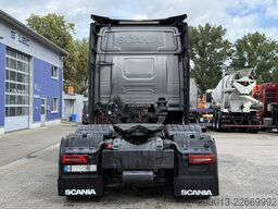 SCANIA R530 6x2 SZM mit Pavelli Tieflader Auflieger