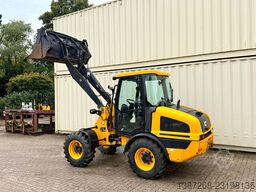 JCB 407 / 2018 BJ / 1.949 H / Klappschaufel