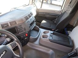 DAF CF 290 FA Bak + Dhollandia klep 2000 KG