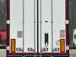 SCHMITZ CARGOBULL SCB Tiefkoffer mit Rohrbahnen & Paletten Kiste
