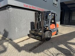 TOYOTA 02-6FD35 Triplo 430 Freelift / Sideshift / Vorkversteller 6 cilinder Diesel