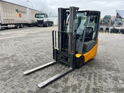 JUNGHEINRICH EFG 215 / Triplex 4.25m / 1.851h / Batterie 2023