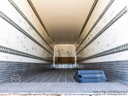 RENAULT D 320+HAYON BAR 2 T.