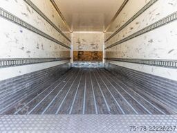 RENAULT D 320+HAYON BAR 2 T.