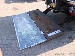 Scania P230 + thermo king + lift