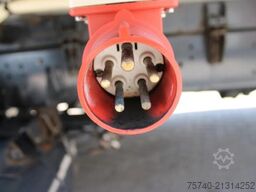 Scania P230 + thermo king + lift