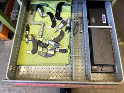 Workbench with contents 