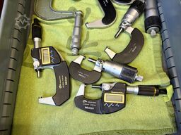 Workbench with contents 