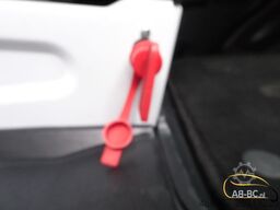 MERCEDES-BENZ eSprinter 14 Sitze Electric Range: 300 km