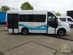 MERCEDES-BENZ eSprinter 14 Sitze Electric Range: 300 km