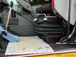 LIEBHERR R924 G8.0-D