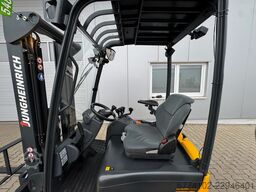 Jungheinrich EFG113 + Ladegerät 3698 (ist hinter 3699) --EK