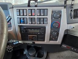 VOLVO FE 320 6x2/4 Abroller mit Cont. + Kran HMF 1820