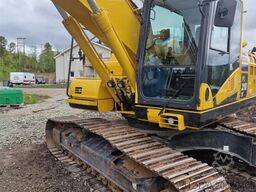 Komatsu PC210LC crawler excavator with 2 buckets and tiltr