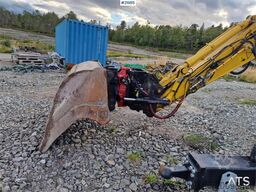 Komatsu PC210LC crawler excavator with 2 buckets and tiltr