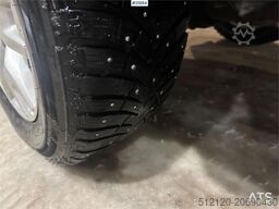 Ford Ranger with two sets of tires and defective four-w