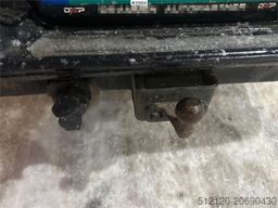 Ford Ranger with two sets of tires and defective four-w