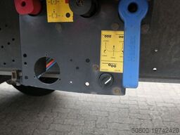 SCHMITZ CARGOBULL SKO 24, Faltwand, Seitentüren,Isoliert,Luft-Lift