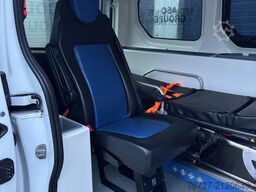 Opel Vivaro **AMBULANCE-RETTUNGSWAGEN**