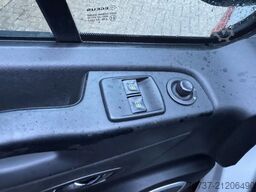 Opel Vivaro **AMBULANCE-RETTUNGSWAGEN**