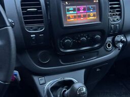 Opel Vivaro **AMBULANCE-RETTUNGSWAGEN**