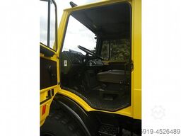 Mercedes-Benz UNIMOG 1300L mit großem Kran + Funkfernsteuerung