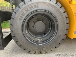 Hyundai 80D-9