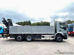 IVECO Pritsche + HIAB HIDUO 228 Kran