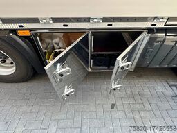 Mercedes-Benz Arocs 3251 8X2 + HMF 7020-K7 FJ 1400-K6 KRAAN/K...