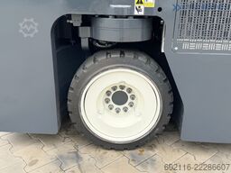 Combilift CB3000 / TRIPLEX 4900MM / FREE LIFT