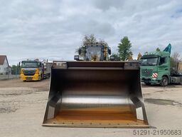 Komatsu WA320-8E0