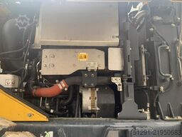 Komatsu WA320-8E0
