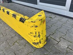 Gesamtlänge: 2.700 mm / Lichte Weite: 2.505 mm / Höhe: 410 mm / gelb/schwarz