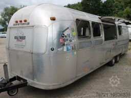 Airstream Land Yacht Sovereign Catering + Foodtrailer