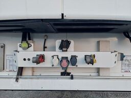 SCHMITZ CARGOBULL SKO24 ThermoKing SLXi 300