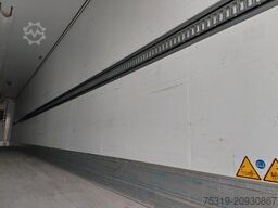 SCHMITZ CARGOBULL SKO 24 Thermo King SLXi 300