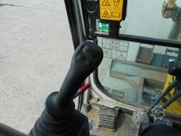 Takeuchi TB 235 mit Powertilt