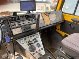 UNIMOG 427/21 Schienenreiniger