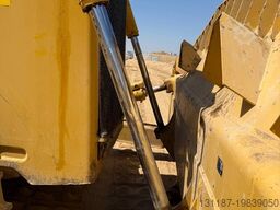 Komatsu D155A-6R (4 pieces available in Abu Dhabi)