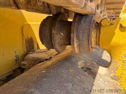 Komatsu D155A-6R (4 pieces available in Abu Dhabi)