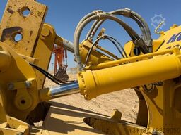 Komatsu D155A-6R (4 pieces available in Abu Dhabi)