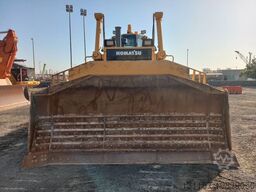Komatsu D155A-6R (4pieces available in Abu Dhabi)