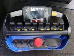 VOLVO FH 500 8x4 Pritsche mit Fassi F905R.2.7 + JIB