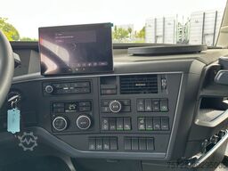 VOLVO FH 500 8x4 Pritsche mit Fassi F905R.2.7 + JIB