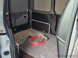 OPEL COMBO-E Cargo 100kW 50-kWh 2-Schiebetüren